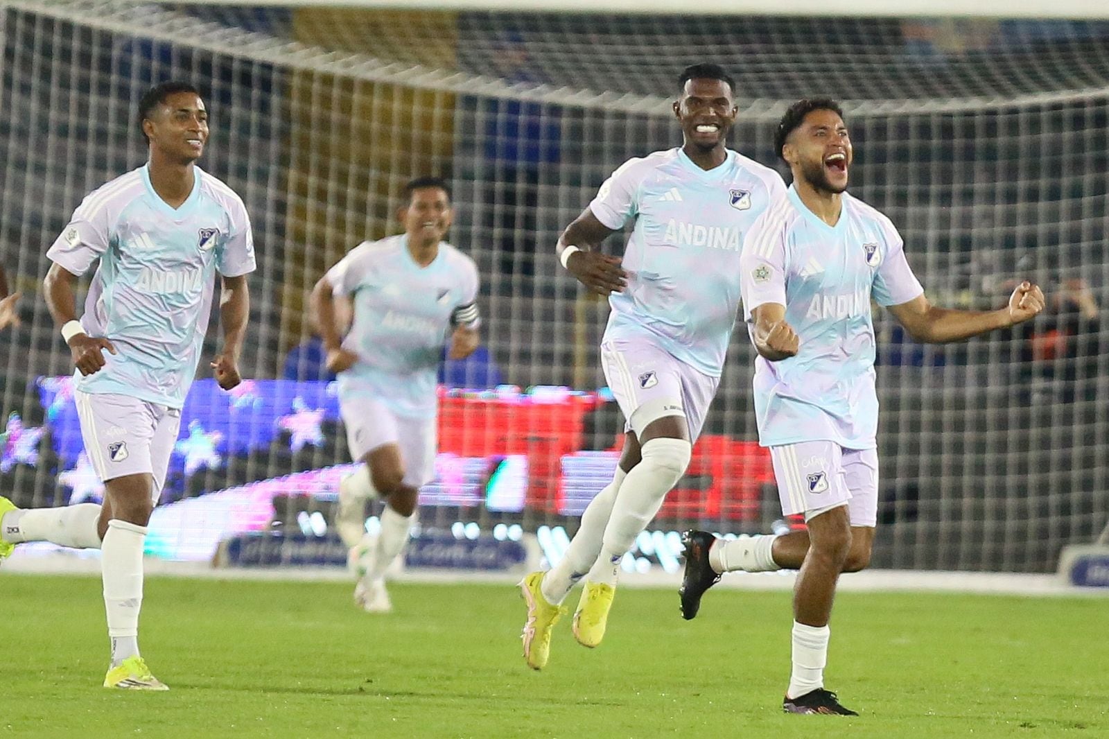 Millonarios goleó 5-0 al Deportivo Pereira en el estadio Nemesio Camacho El Campín de Bogotá.