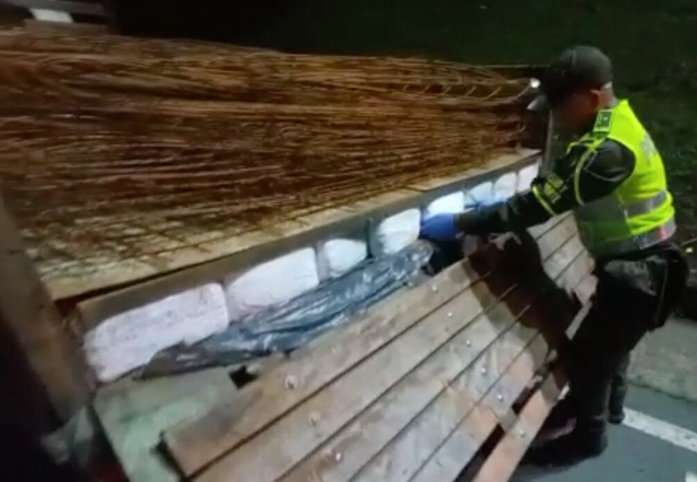 La caleta donde estaba la sustancia se encontraban en el piso del vehículo