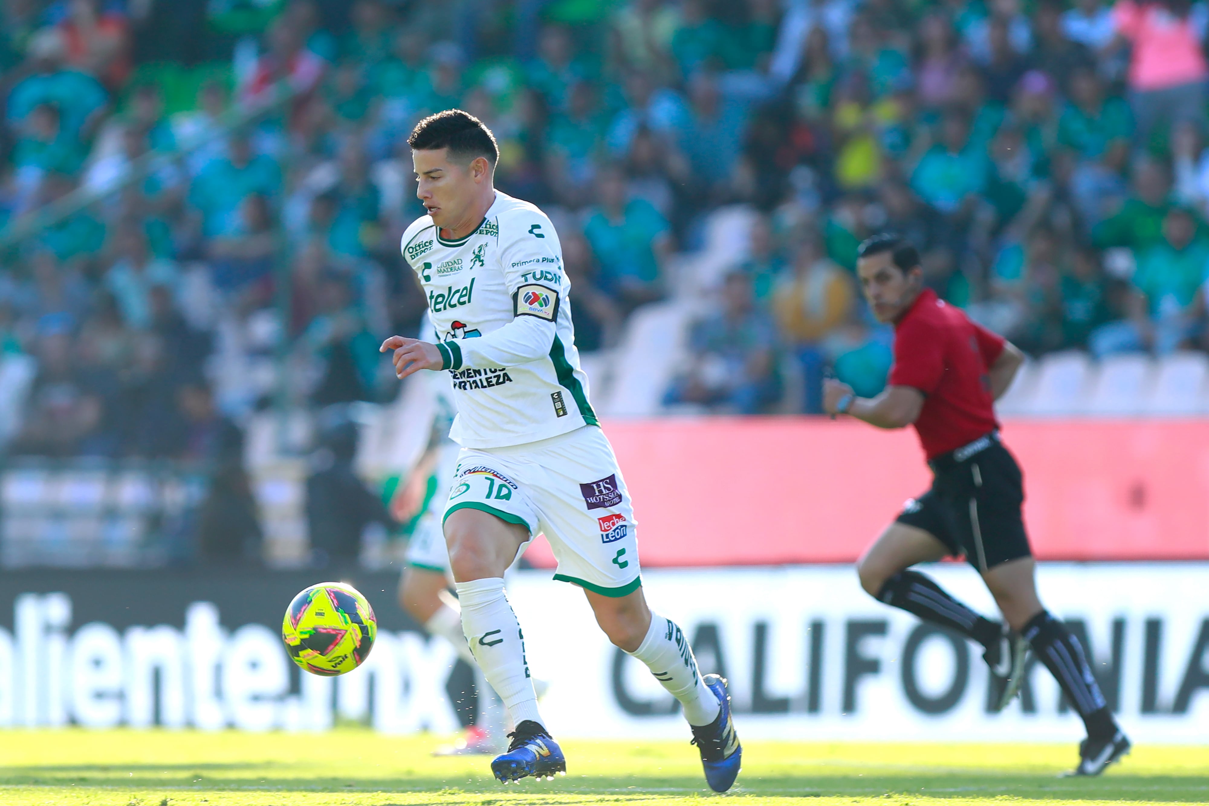 James Rodríguez jugó su primer partido como titular en el Club León