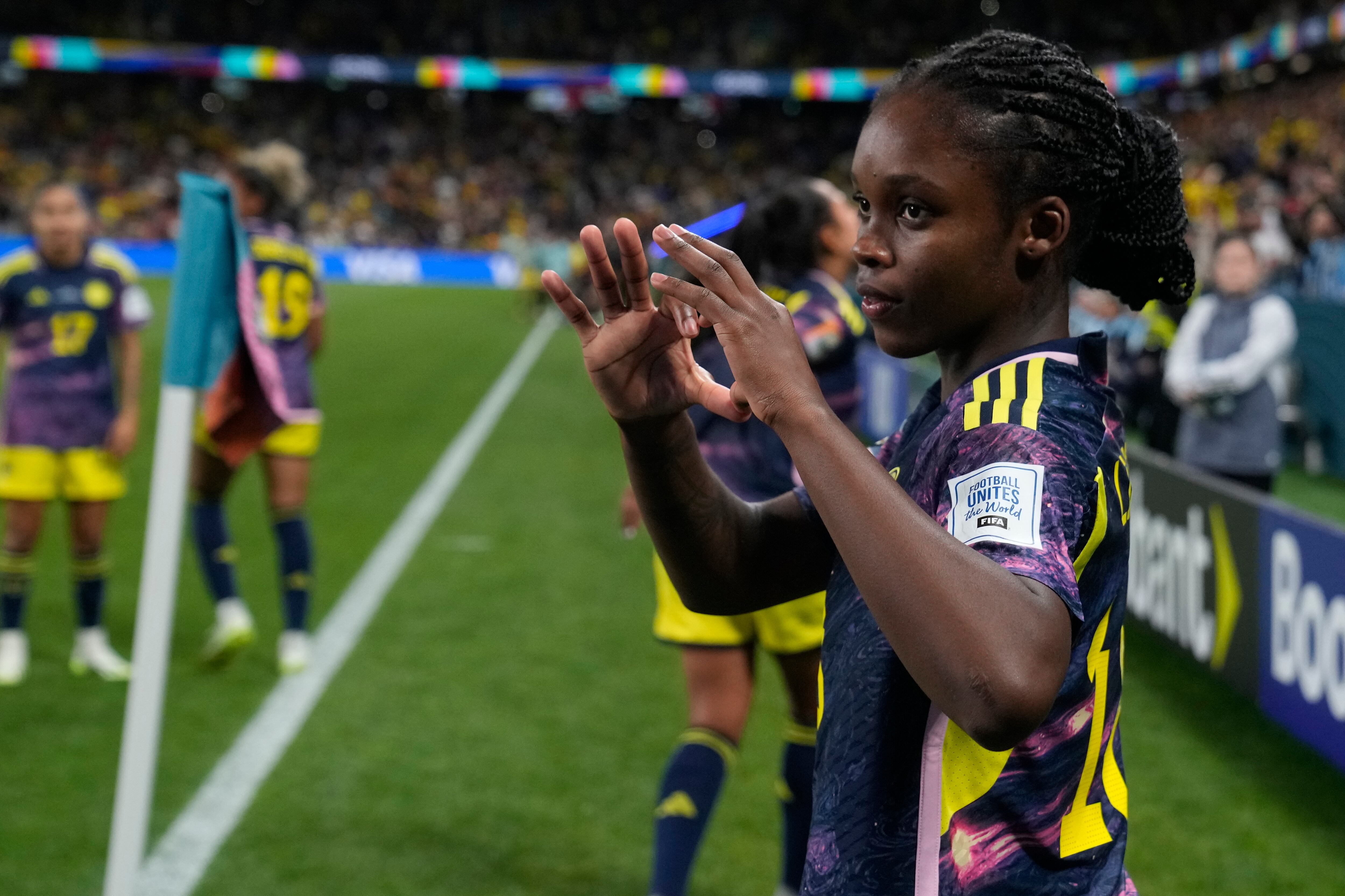 Linda Caicedo de Colombia celebra después de anotar el primer gol de su equipo durante el partido de fútbol del Grupo H de la Copa Mundial Femenina entre Alemania y Colombia en el Estadio de Fútbol de Sídney en Sídney, Australia, el domingo 30 de julio de 2023. (Foto AP/Rick Rycroft)
