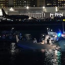 Un vuelo de American Airlines procedente de Wichita, Kansas, chocó con un helicóptero mientras se aproximaba al Aeropuerto Nacional Ronald Reagan.