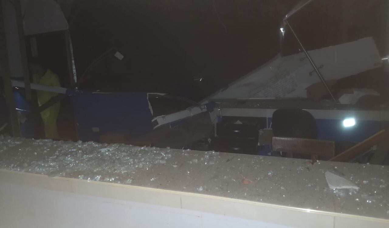 Varios daños materiales dejó el atentado terrorista en Saravena, Arauca