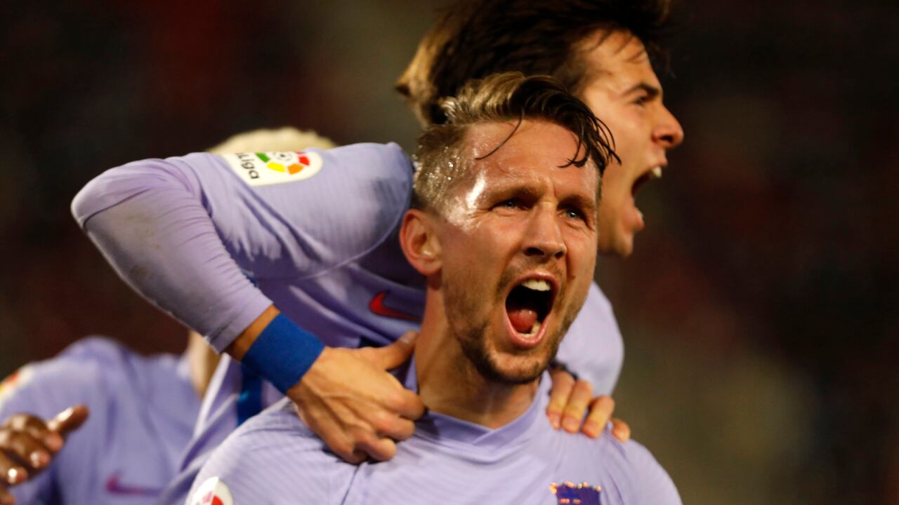 Luuk De Jong celebra su primer gol con la camiseta del FC Barcelona