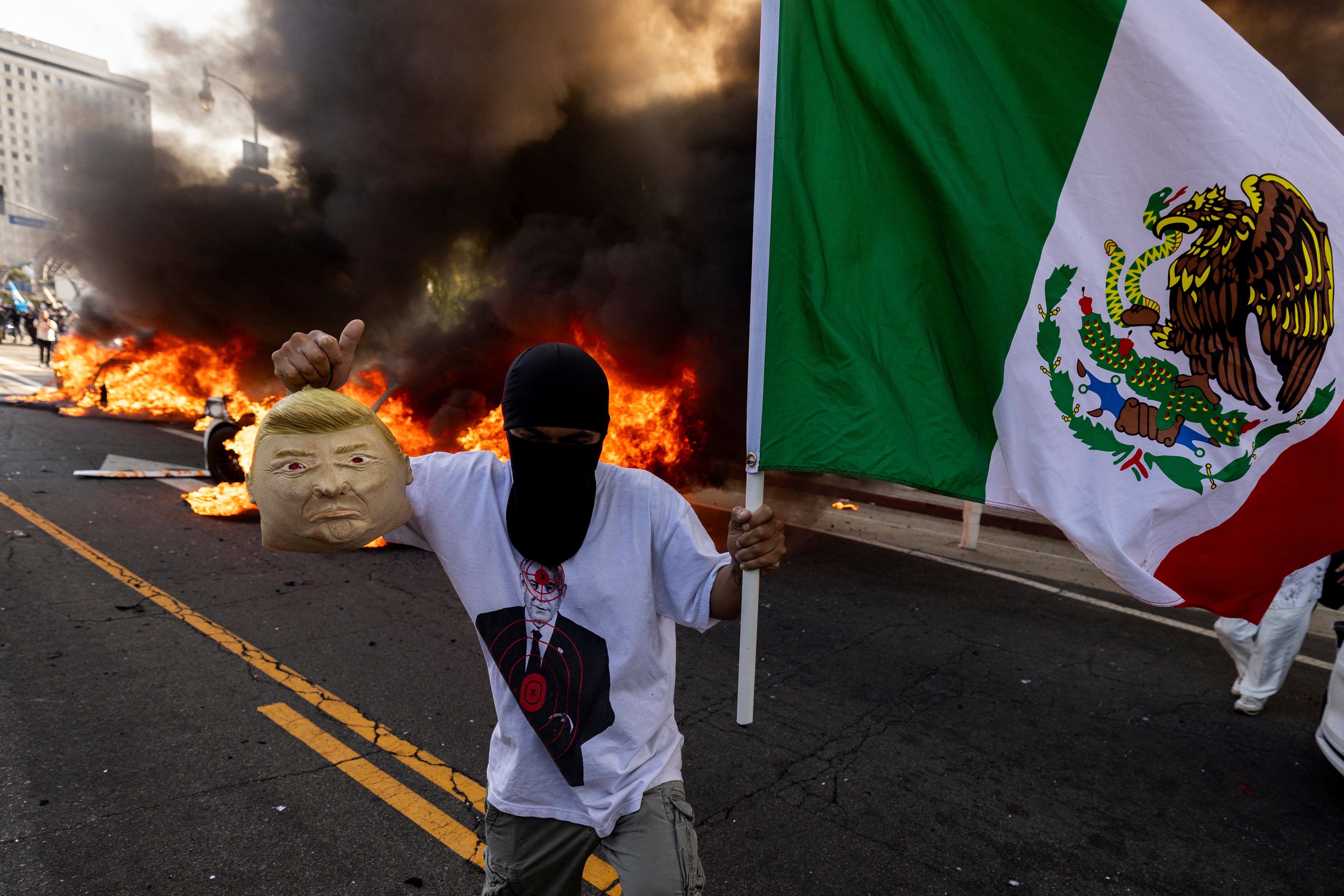 Disturbios por redadas contra migrantes en Los Ángeles, Trump aumenta presión