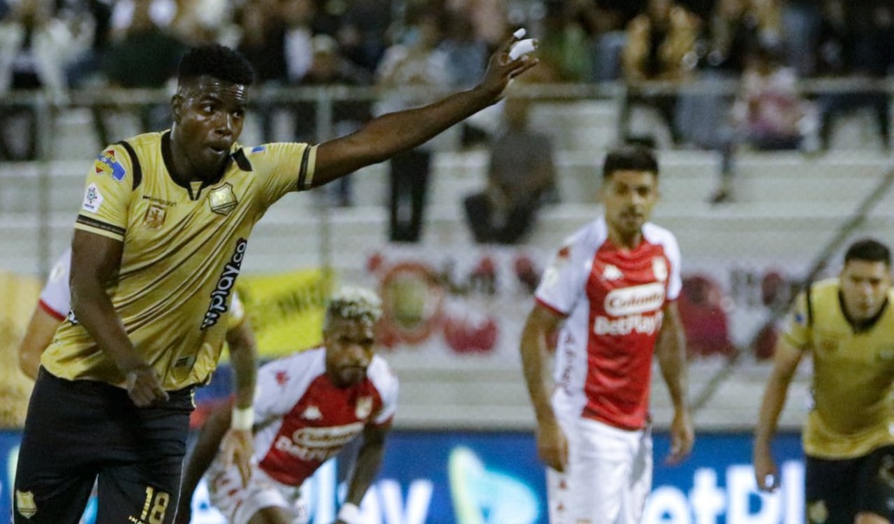 Marco Pérez le marcó tres goles en 45 minutos a Santa Fe.