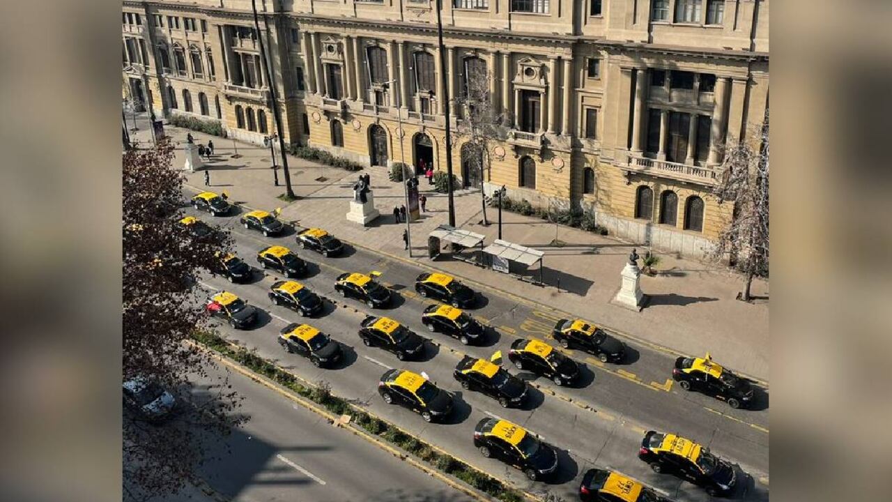 Los transportadores se oponen a los elevados aumentos del costo del combustible y a la 'Ley Uber'.