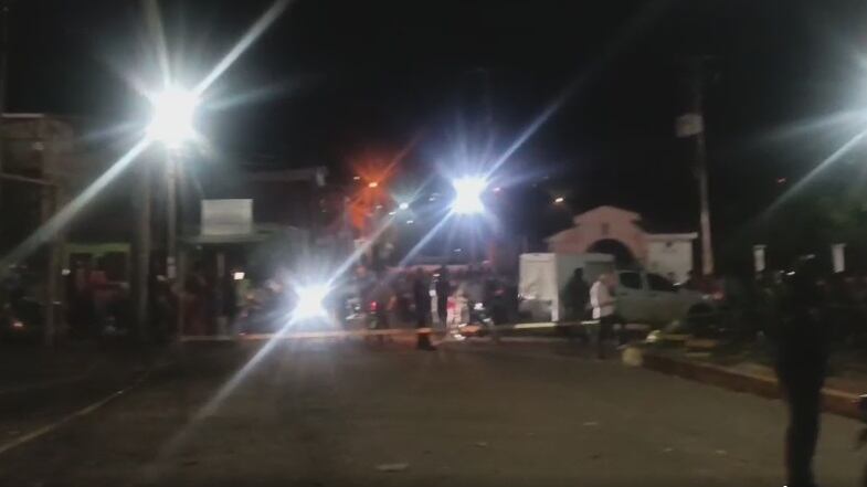 El lugar del atentado fue acordonado por la Policía.