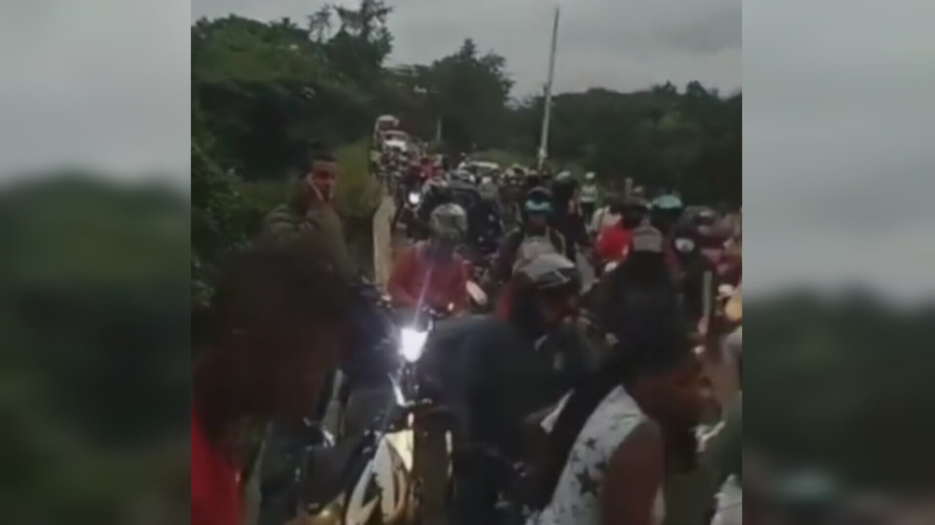 La comunidad tiene bloqueada la vía entre Puerto Tejada y Cali después de no conseguir un acuerdo.