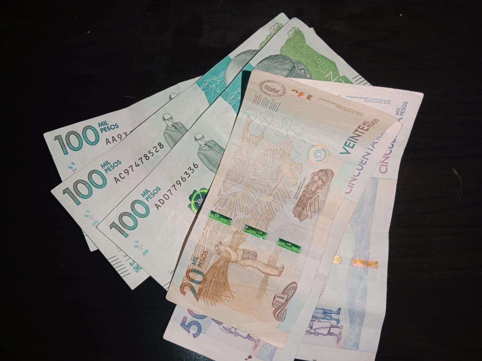 dinero salario plata billetes