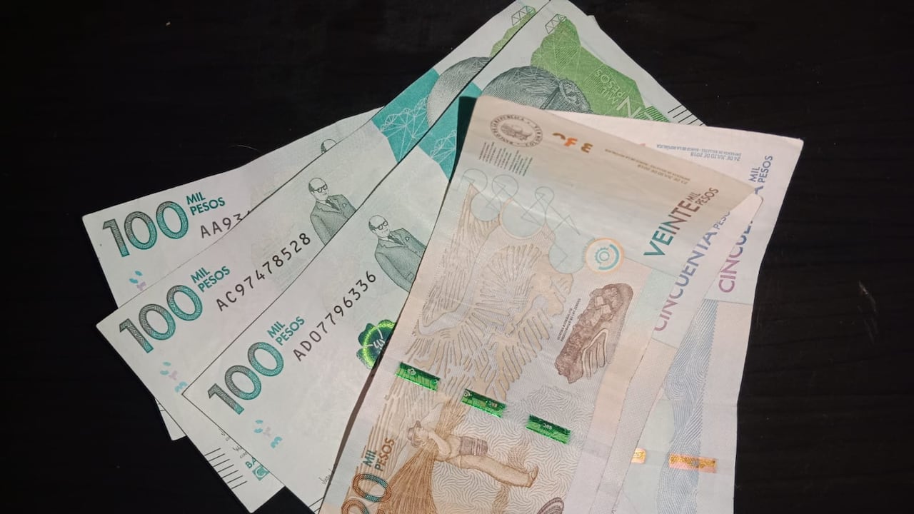 Uno de los primeros empresarios en el país que lanzó una cifra sobre el aumento que debería tener el salario mínimo el próximo año en Colombia fue Mario Hernández, pidiéndole al presidente de la república, Gustavo Petro, que el incremento sea del 20 % ante la crisis inflacionaria.