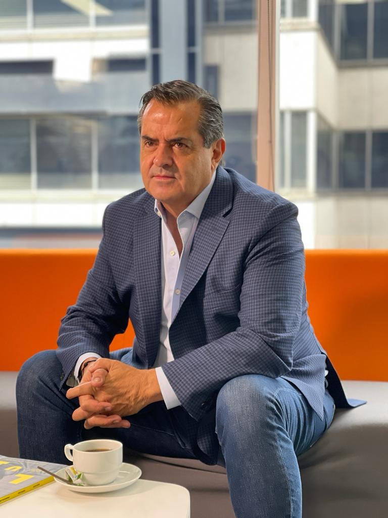 Poveda cuenta que desde niño hizo todo tipo de oficios y que su historia ha sido de empuje y oportunidades.