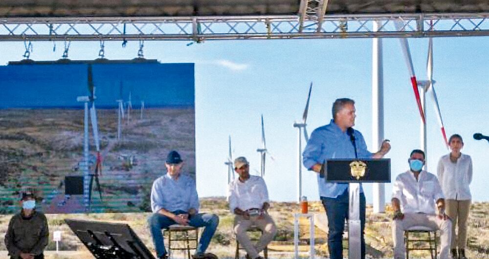 El presidente recordó una situación en Cali, en medio de los bloqueos. “Hubo una información de que, a la llegada de la caravana presidencial, querían bloquearla y ponerle una bomba lapa al carro en el que me transportaba”.