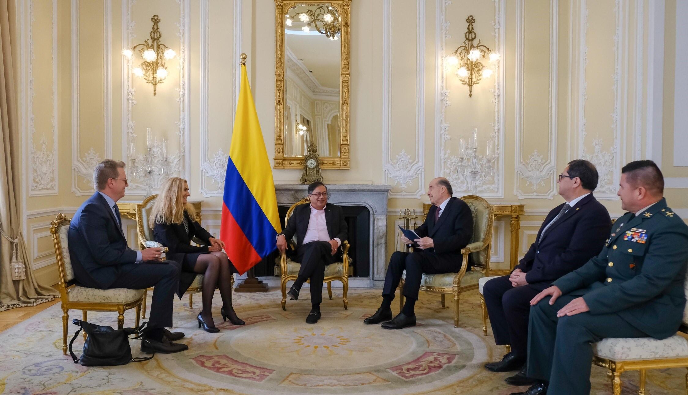 La reunión en la que la embajadora entregó sus cartas credenciales.