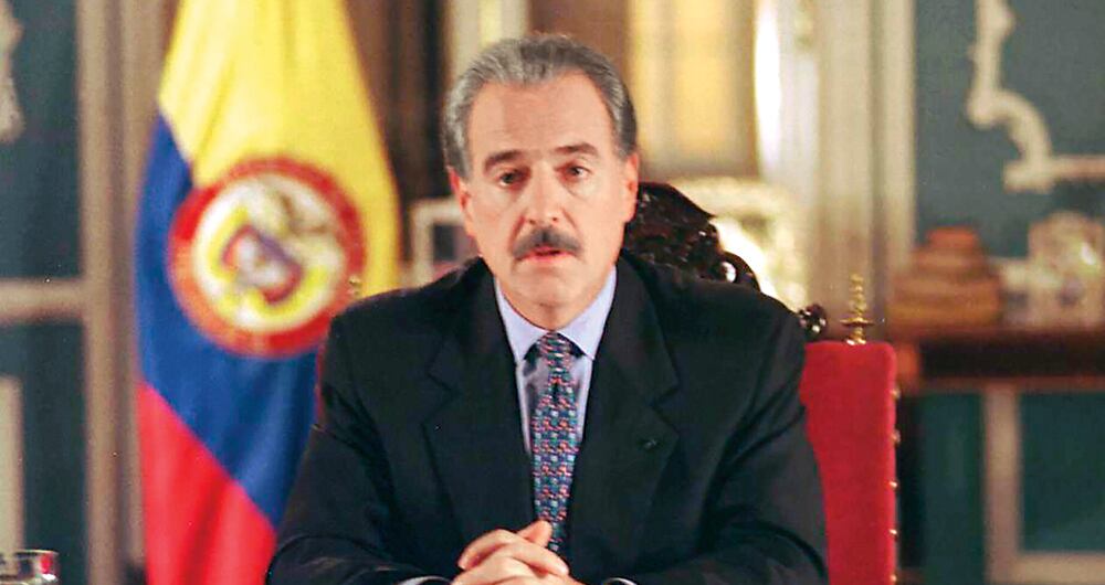 Andrés Pastrana Una de las alocuciones más importantes fue en febrero de 2002, cuando anunció el rompimiento de los diálogos con las Farc-EP.