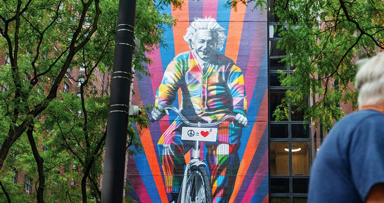 Los personajes conocidos y desconocidos que escoge hablan por él: científicos, indígenas, figuras espirituales...