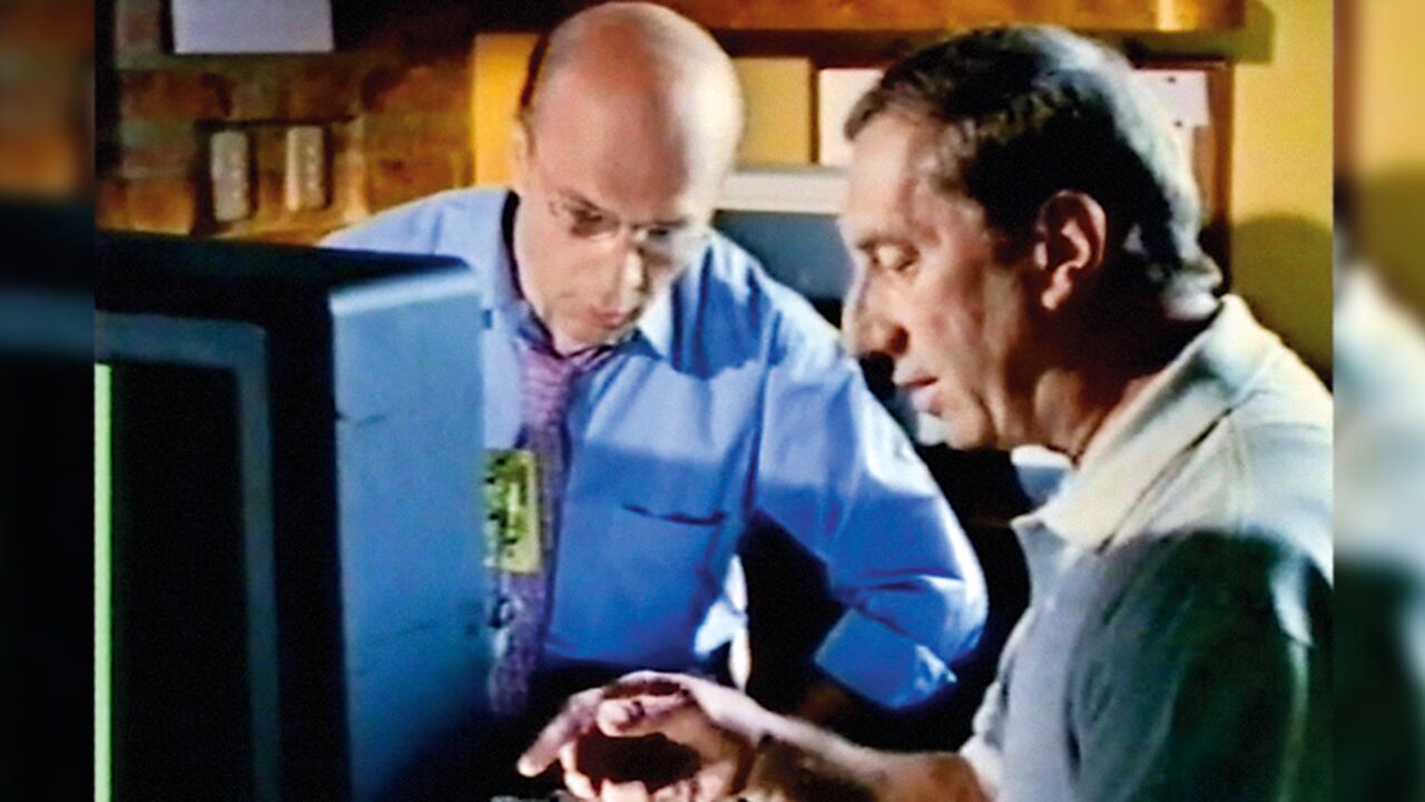 Carlos Antonio Vélez junto a Salvador Bilardo, el técnico que llevó a Maradona a la gloria en el Mundial del 86.