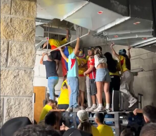 Un grupo de hinchas colombianos se coló por el ducto de ventilación al Hard Rock Stadium.