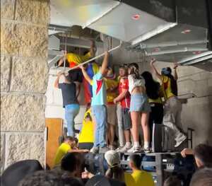 Un grupo de hinchas colombianos se coló por el ducto de ventilación al Hard Rock Stadium.