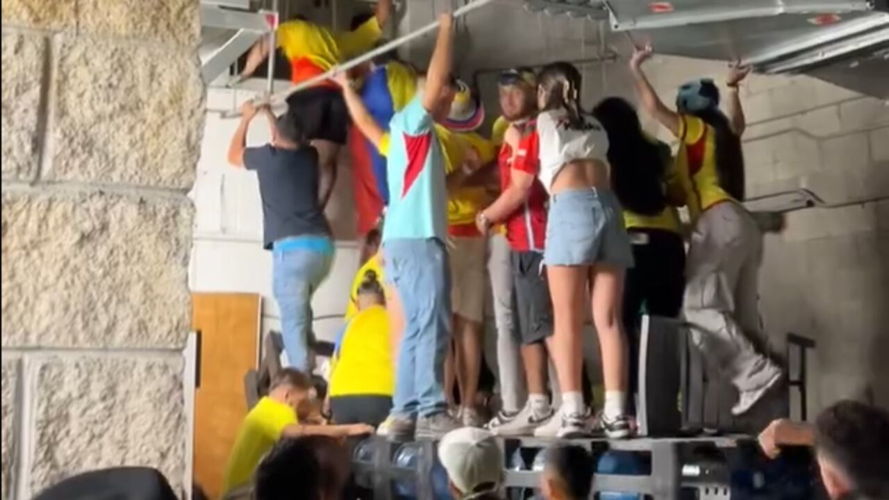 Un grupo de hinchas colombianos se coló por el ducto de ventilación al Hard Rock Stadium.