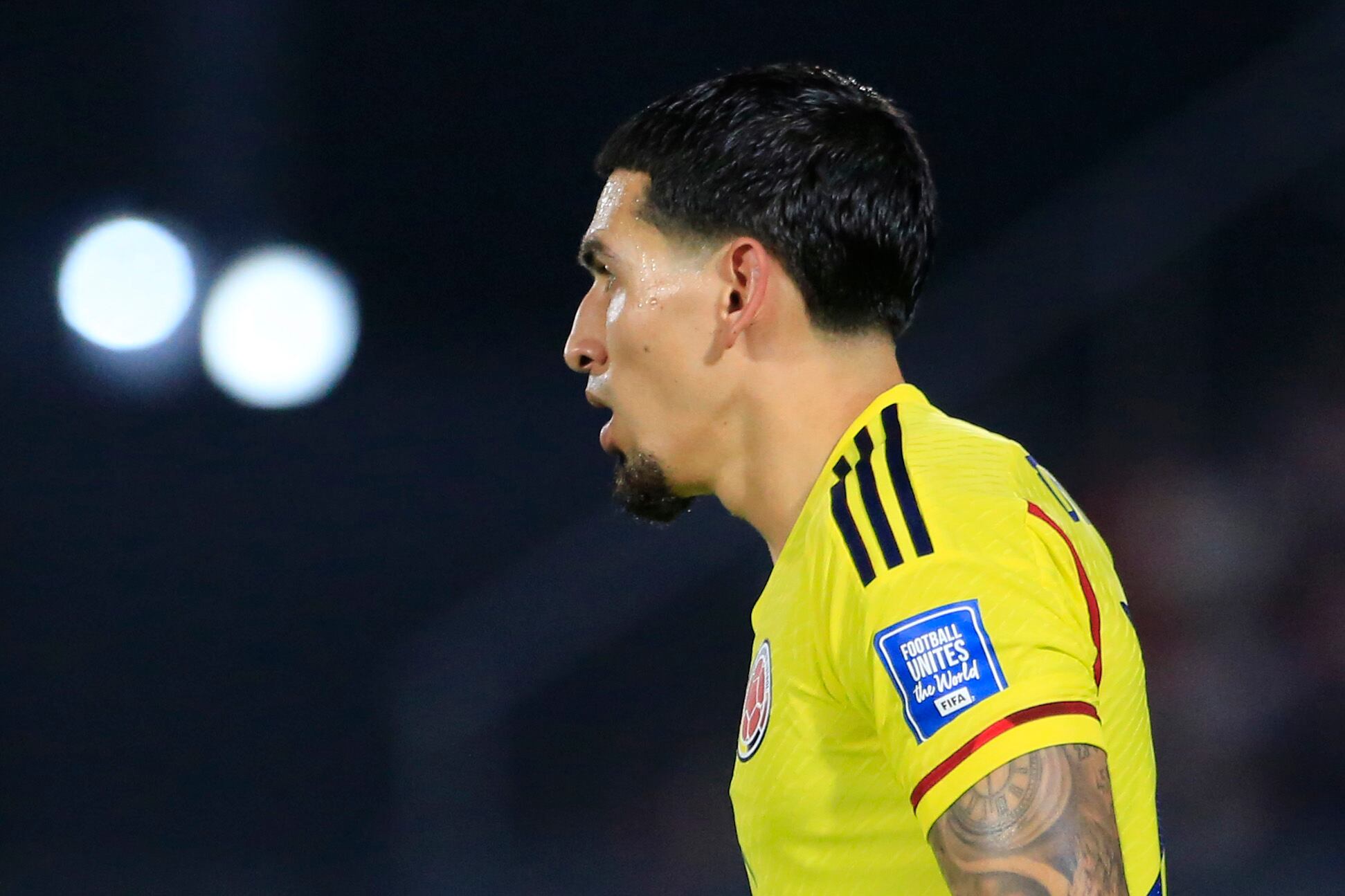 ASUNCION, PARAGUAY - NOVEMBER 21: Detail of a FIFA patch on Daniel Muñoz of Colombia jersey during a FIFA World Cup 2026 Qualifier match between Paraguay and Colombia at Estadio Defensores del Chaco on November 21, 2023 in Asuncion, Paraguay. (Photo by Christian Alvarenga/Getty Images)