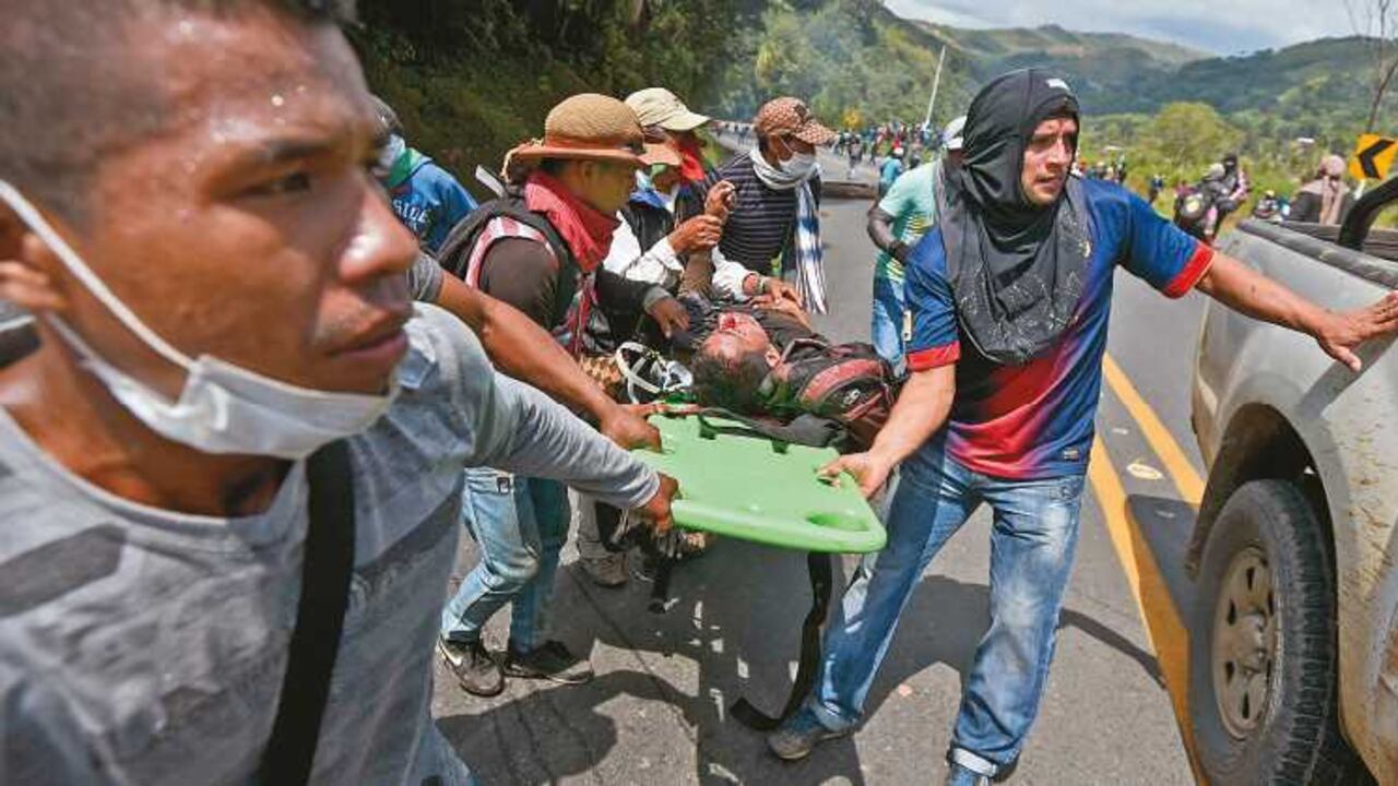 La carretera Panamericana que une al suroccidente del país ha estado bloqueda por más de una semana.