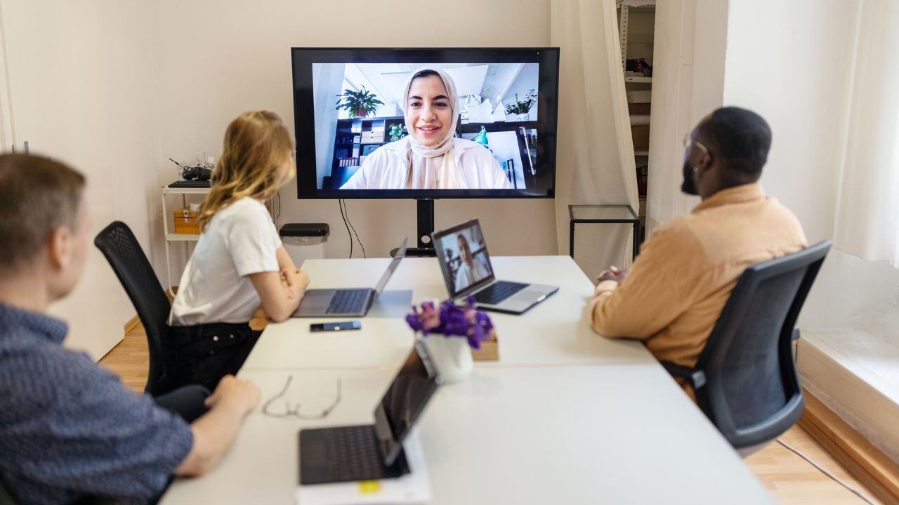 Cómo proyectar un celular en un televisor sin cables