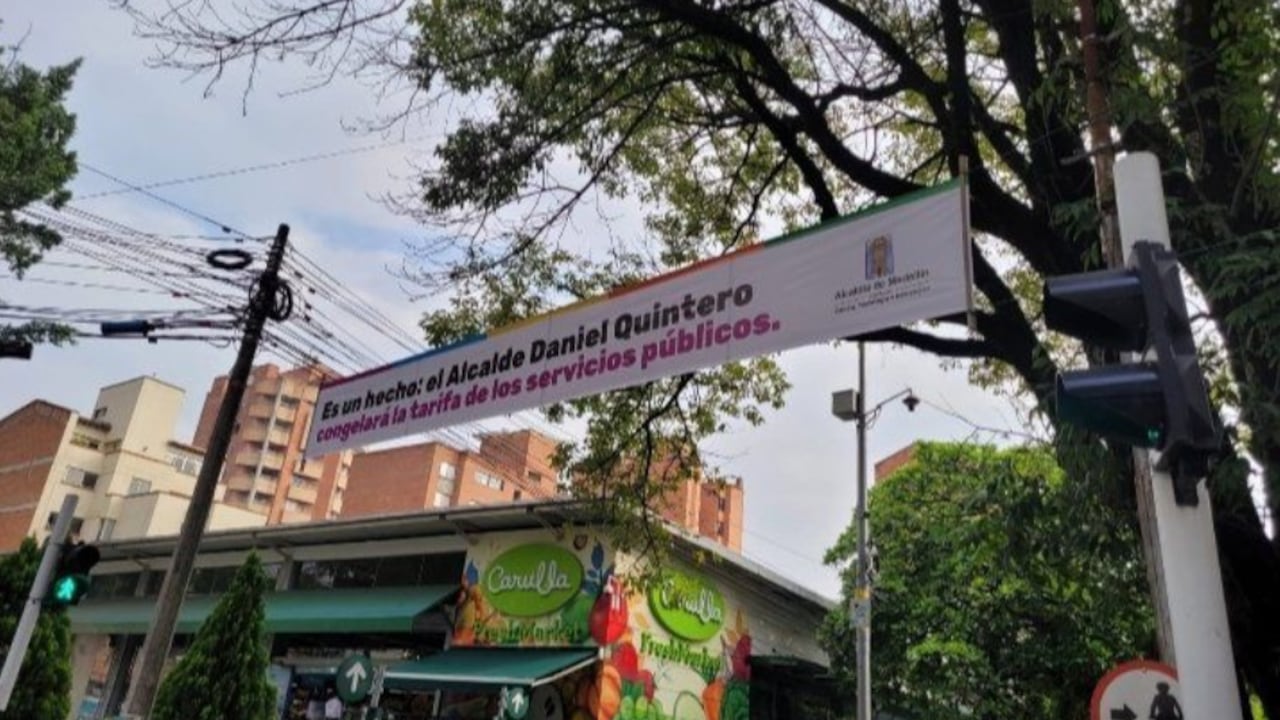 Valla publicitaria que enreda a la Alcaldía de Medellín.
