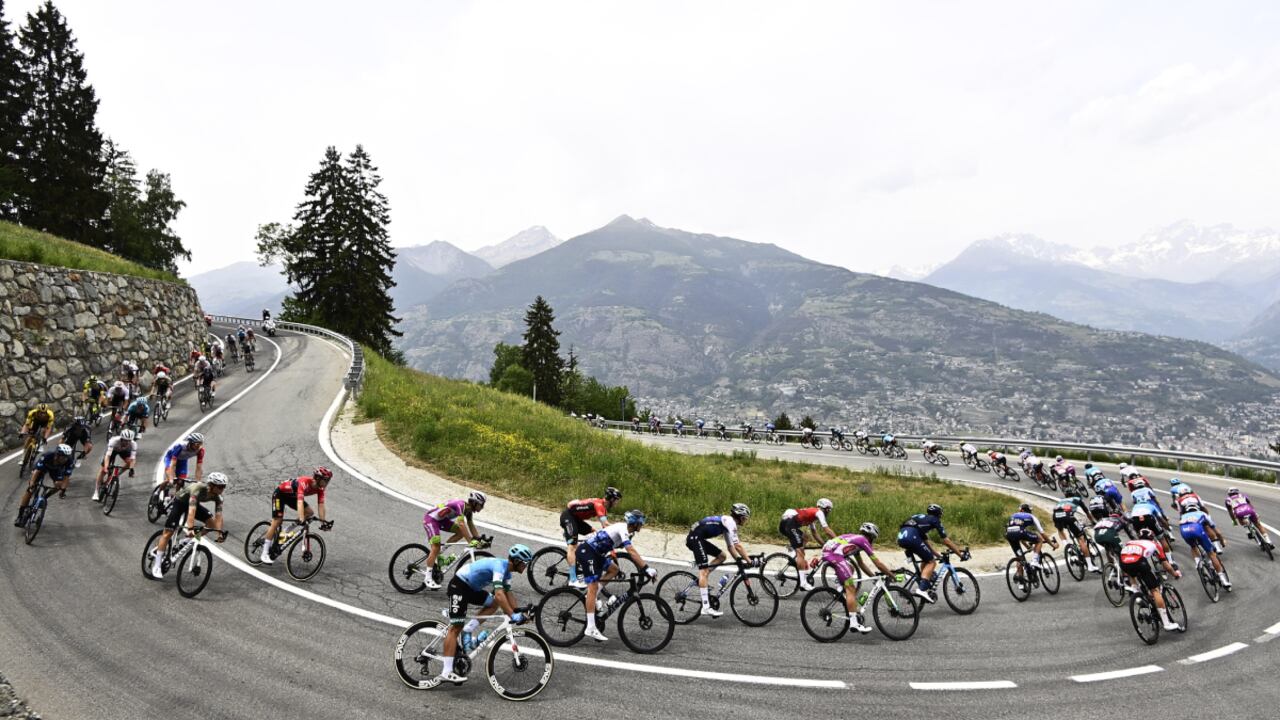 Cyclists pedal during 15th stage of the Giro D'Italia cycling race from Rivarolo Canavese to Cogne, Italy, Sunday, May 22, 2022. (Fabio Ferrari/LaPresse vía AP)