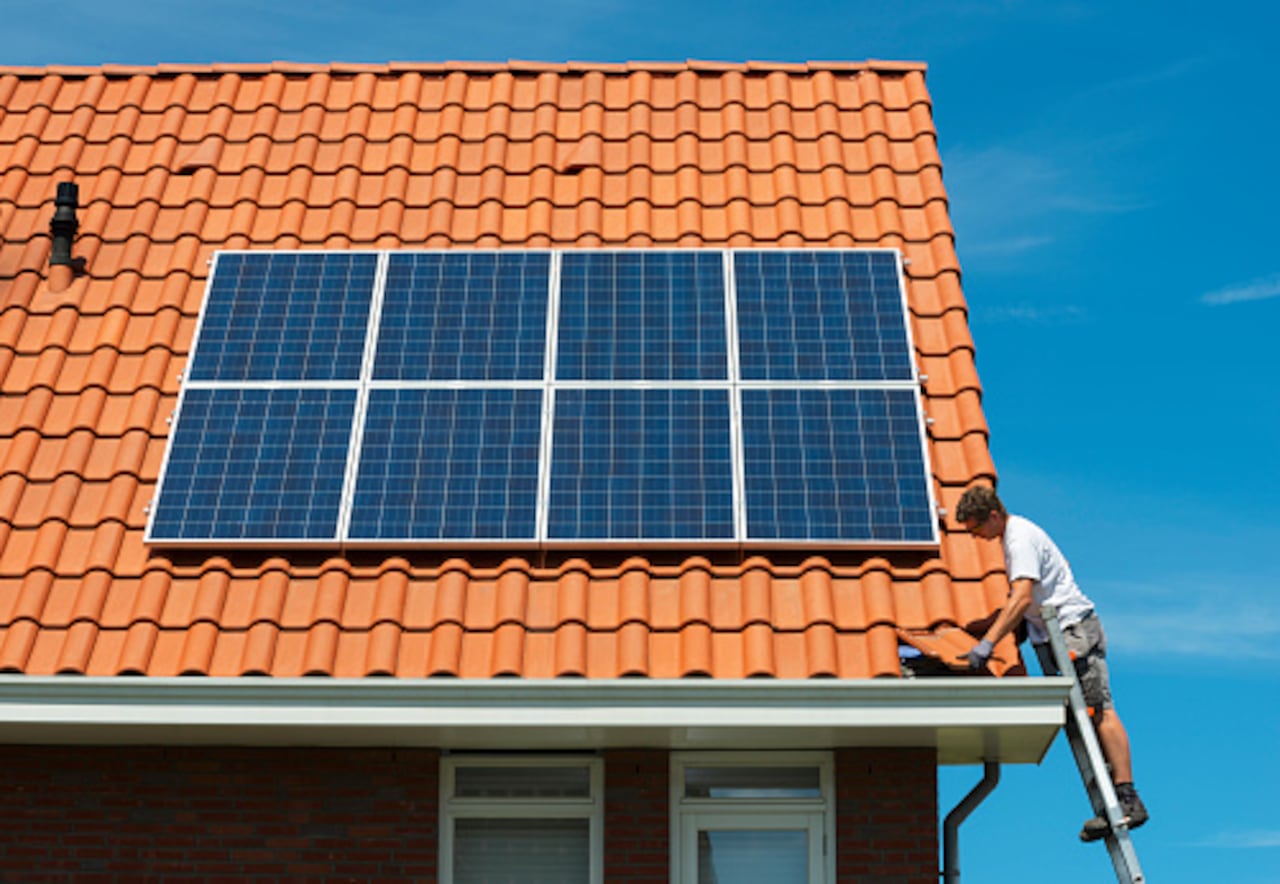Hacer un análisis previo a la instalación de paneles solares en casa es fundamental porque garantiza que la inversión sea eficiente.