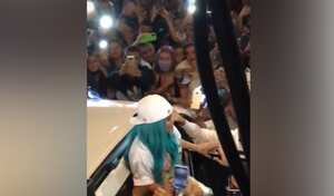 La famosa cantante alegremente compartió con sus fanáticos colapsando la movilidad del corregimiento.