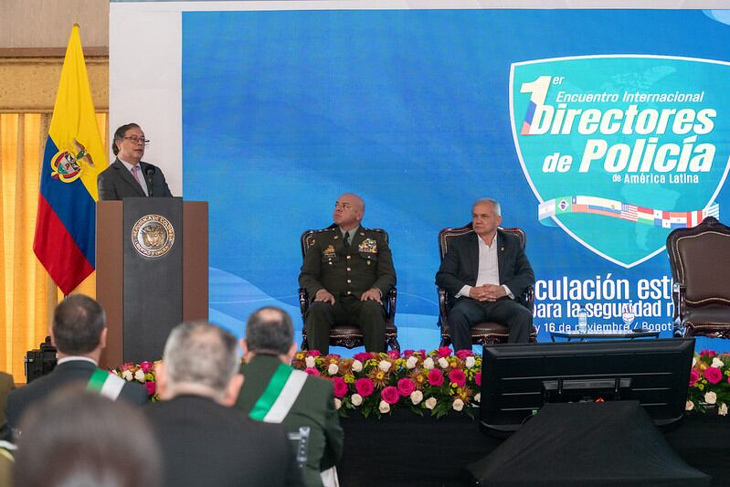 Presidente Gustavo Petro con directores de la Policía de América Latina