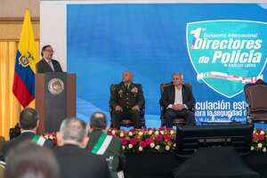 Presidente Gustavo Petro con directores de la Policía de América Latina