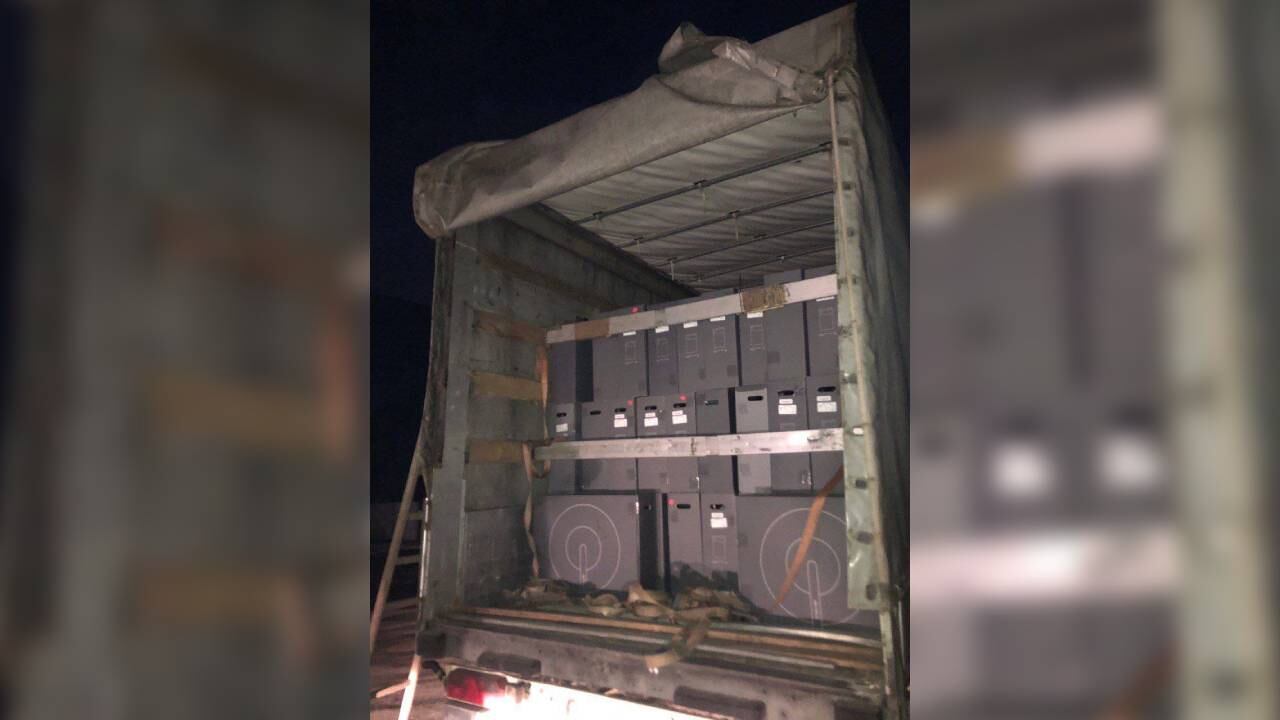 El viceprimer ministro ucraniano, Mykhailo Fedorov informó de la llegada del primer lote del hardware del satélite Starlink para proveer internet a Ucrania. Foto: Twitter @FedorovMykhailo.