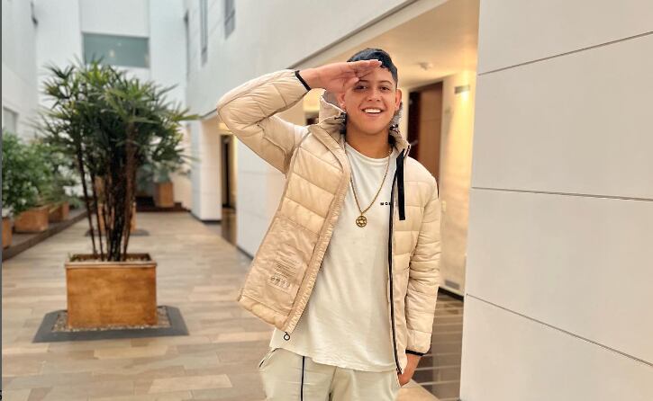 El cantante vallenato Luisra Solano se encuentra detenido en la URI de la Fiscalía, tras apuñalar a su mánager.