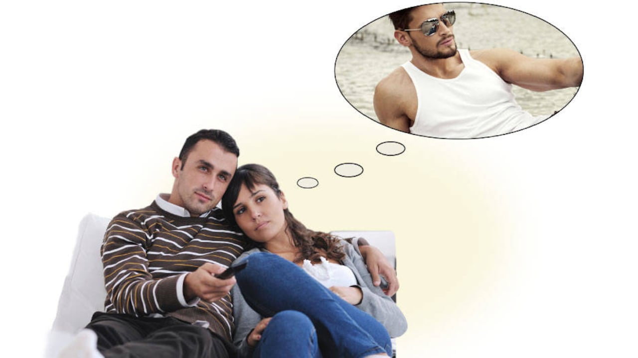 Aunque los estudios señalan que las mujeres se excitan más con fantasías sexuales con extraños, los expertos señalan que ellas no tienen mayor riesgo de infidelidad