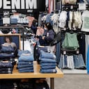 Tercer dia sin Iva tienda grandes superficies
reactivacion comercio
vestuario y prendas de vestir ropa
reactivacion economica
Bogota dic 3 del 2021
Foto Guillermo Torres Reina / Semana