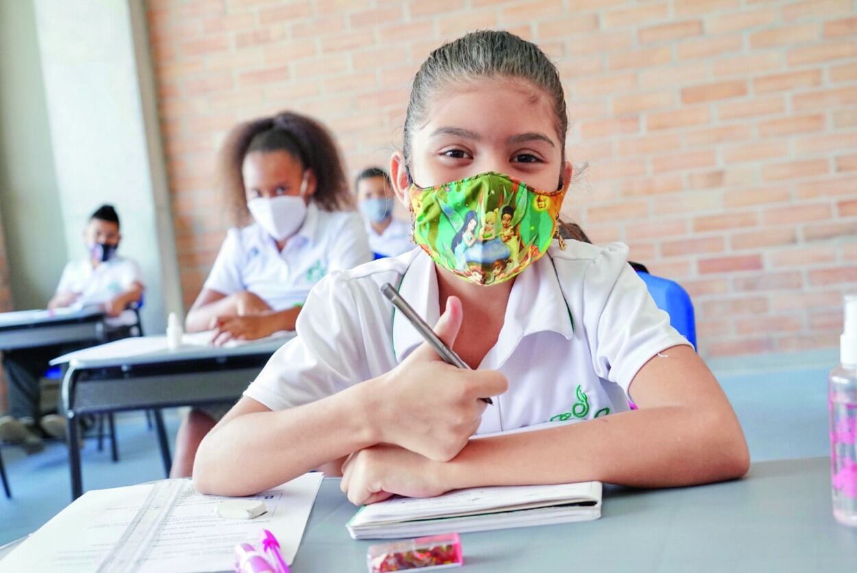 Se estima que 1,2 billones de pesos adicionales destinó el Gobierno nacional para que alcaldías y gobernaciones realicen mejoras en infraestructura de las sedes educativas, adquieran elementos de protección personal y contraten servicios de aseo y desinfección.