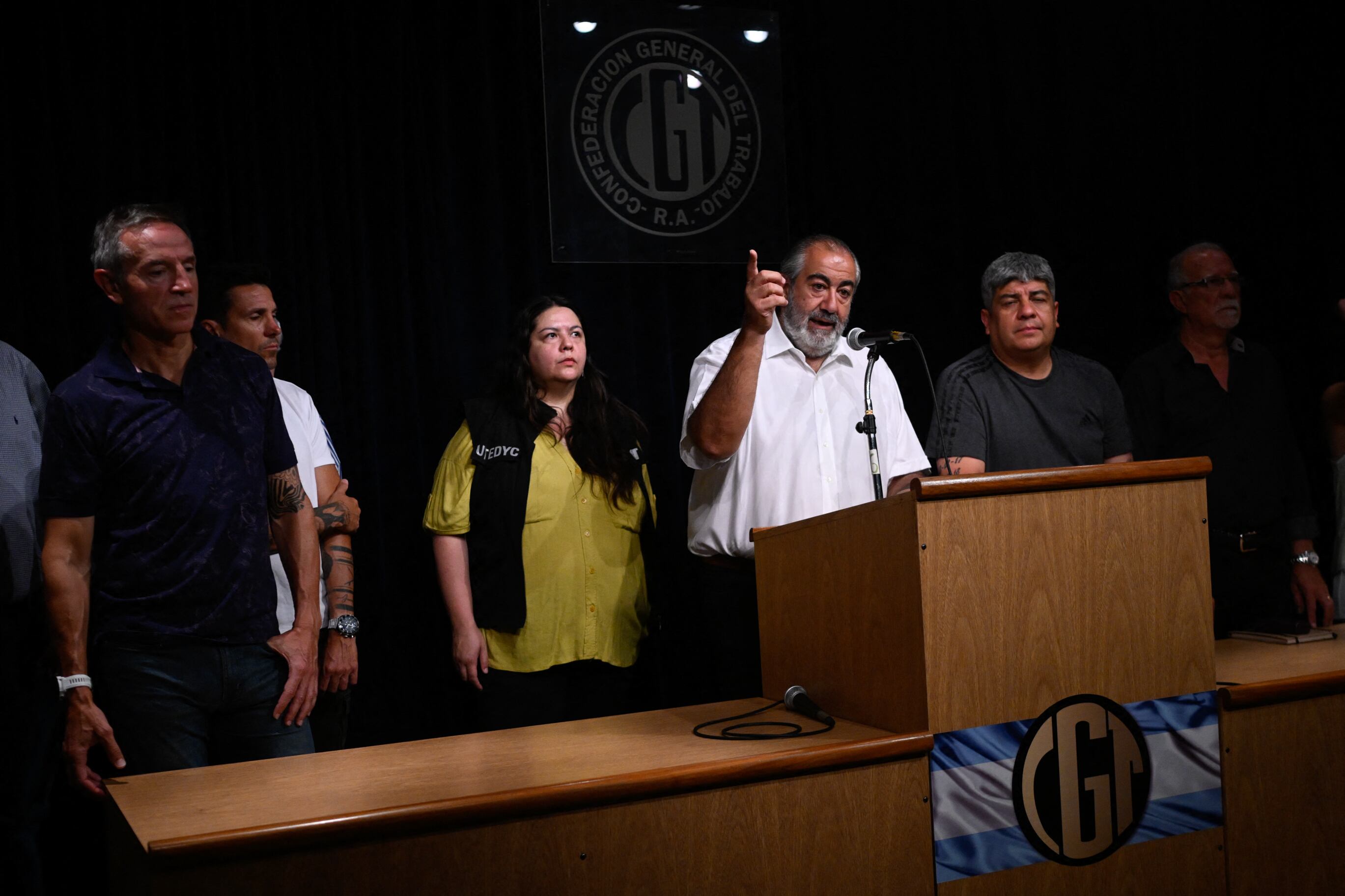 Héctor Daer, secretario general, convocando marcha frente a las políticas de Javier Milei.