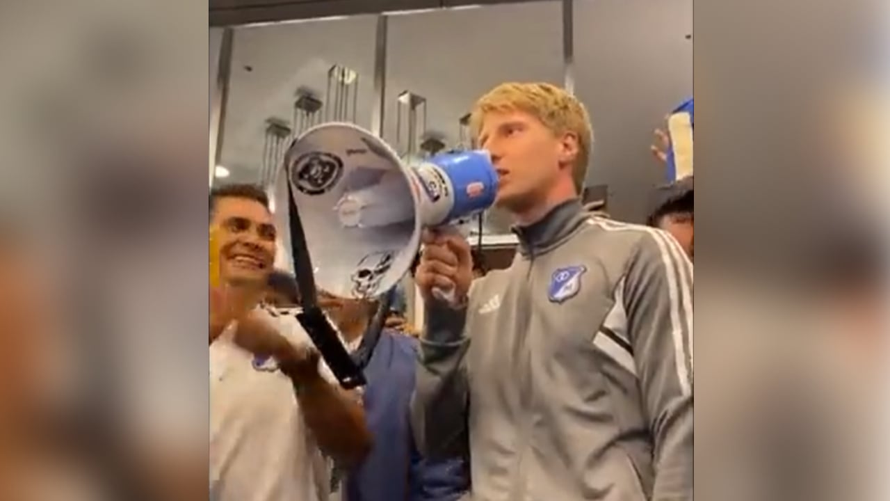 Llinás y Macalister tomaron la vocería para agradecer el apoyo de los hinchas que viajaron hasta Ecuador