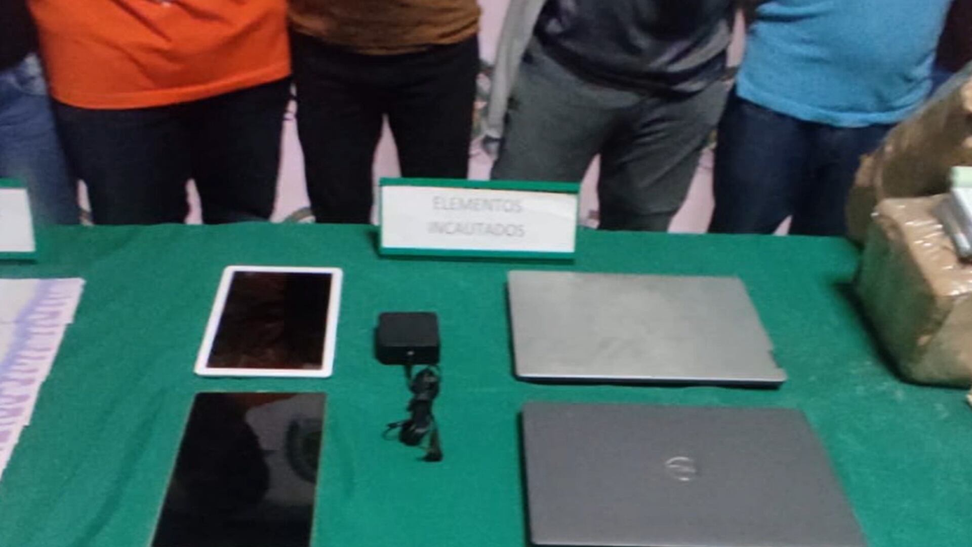 Material incautado a la banda.