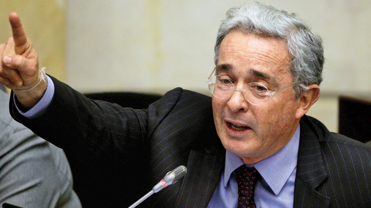 El senador Álvaro Uribe en el Congreso ha criticado con insistencia el proceso de paz. Al mismo tiempo, ha mantenido un discurso coherente sobre las condiciones bajo las cuales el gobierno podría conversar con la guerrilla.