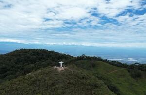 La estatua de Cristo Rey en Caparrapí, Cundinamarca.