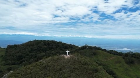 La estatua de Cristo Rey en Caparrapí, Cundinamarca.