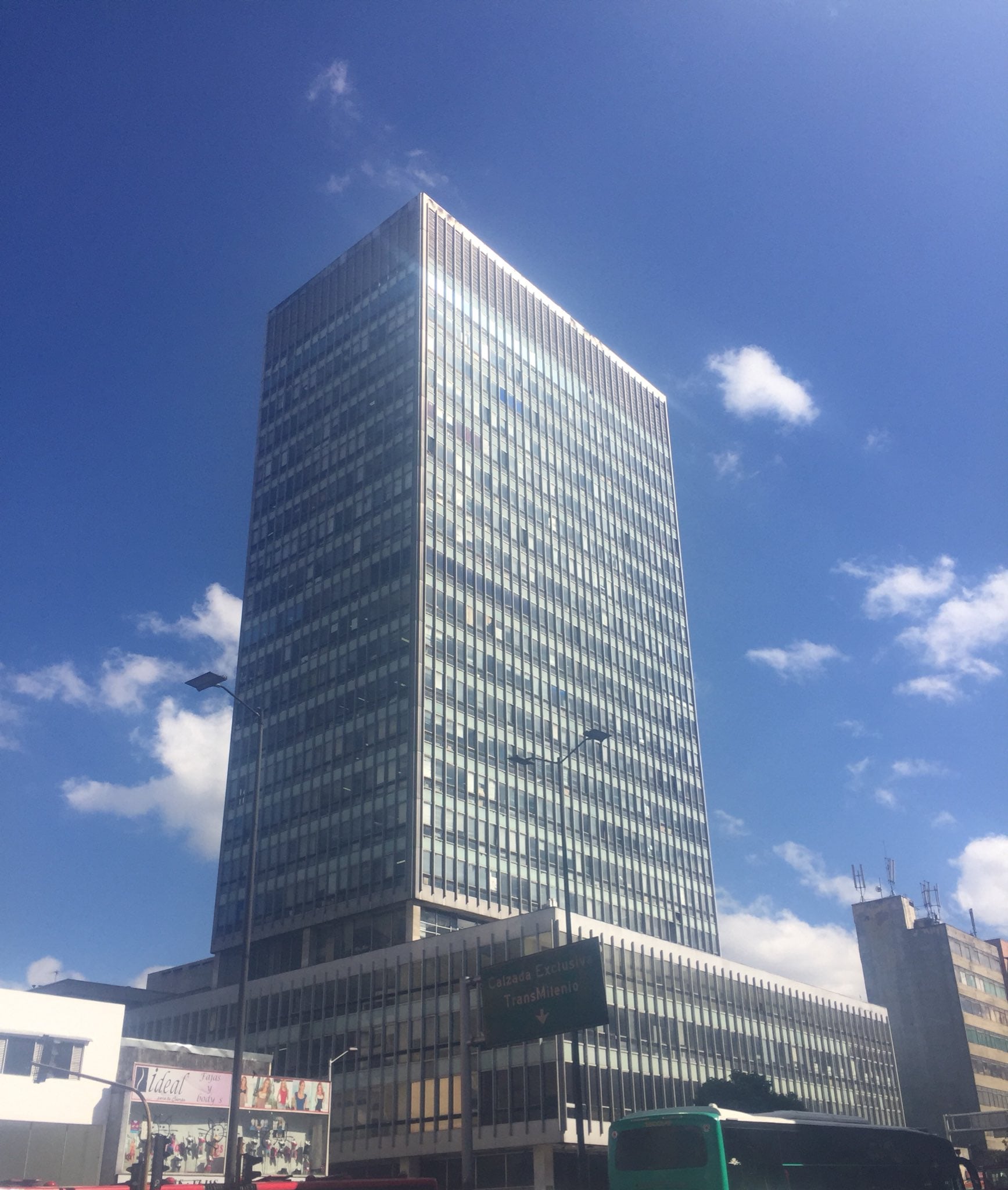 La estructura sufrió graves daños tras los sismos del jueves.