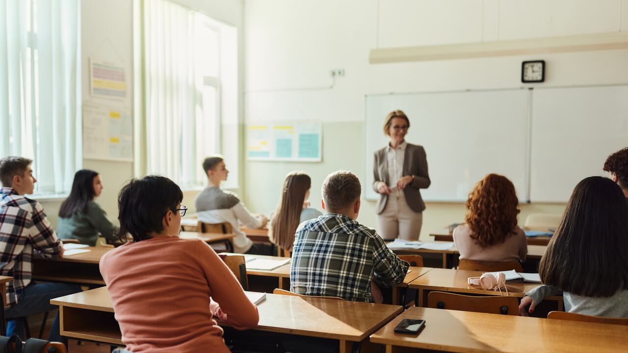 La Universidad Eafit requiere profesores.