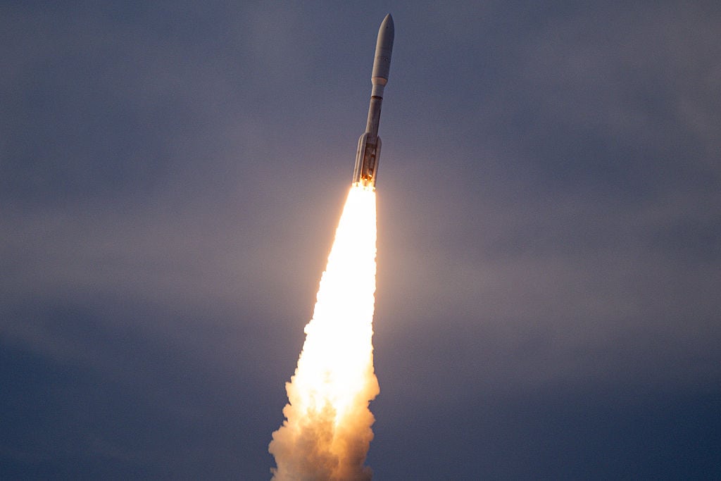 El Proyecto Kuiper busca proporcionar internet de alta velocidad, con servicio previsto para finales de este año.