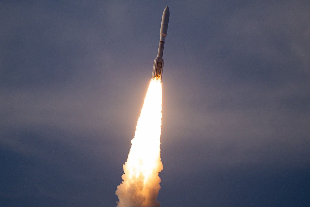 El Proyecto Kuiper busca proporcionar internet de alta velocidad, con servicio previsto para finales de este año.