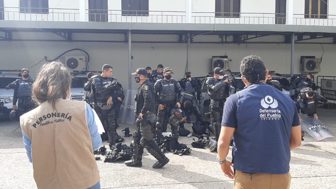 La Defensoría del Pueblo verificó los implementos del Esmad para la jornada de paro.