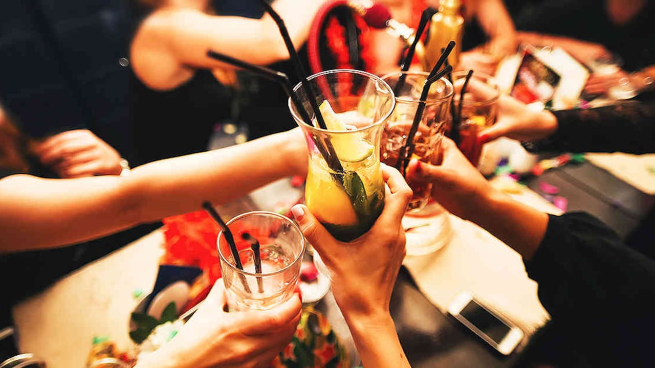 Duplicar las tasas sobre el alcohol en Europa permitirá evitar la muerte por cáncer de unas 5.000 personas. Foto: 123RF.