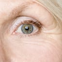 Con remedios caseros se pueden eliminar las arrugas en los ojos sin tener que comprar costosas cremas. Foto: GettyImages.